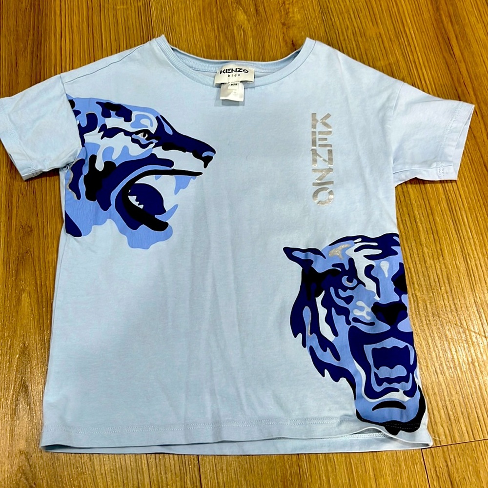 Brand Kenzo kids! Size 6A but I think it runs alittle small! Can be used for 4-5
